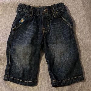 It’s a boys Jean it’s 0-3 months looking good color is blue with grey